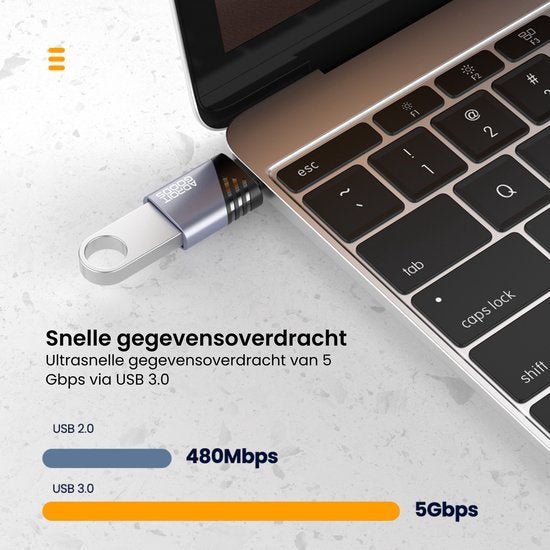 usb-stick aangesloten op een laptop voor snelle gegevensoverdracht via usb 3.0poort