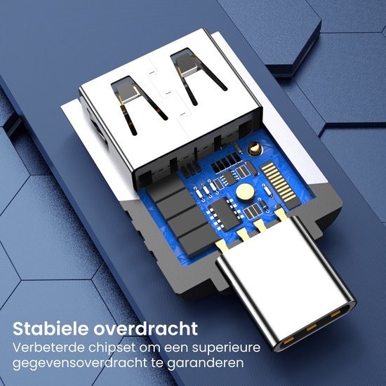 Gedetailleerde afbeelding van een USB-C-connector met zichtbare interne elektronische componenten