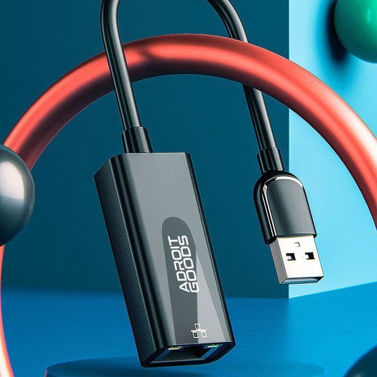 Zwarte AdroitGoods USB-adapter met kabel en blauwe achtergrond met rode boogdesigns