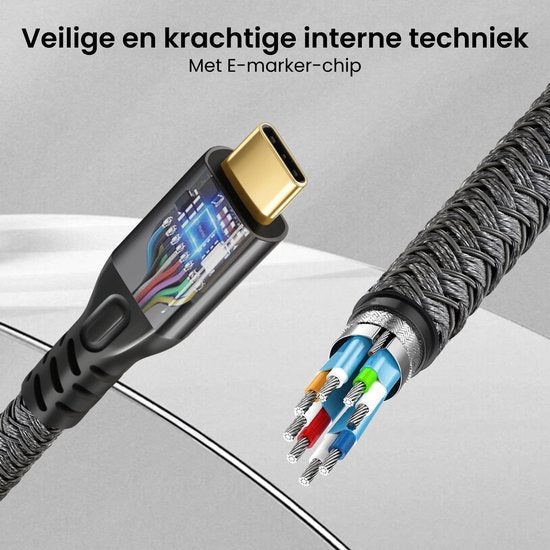 USB-C kabel met zichtbare interne bedrading en gevlochten nylon buitenlaag voor duurzaamheid