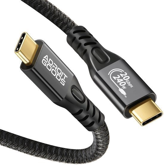 Zwarte gevlochten USB-C kabel met gouden connectoren en Adroit Goods logo zichtbaar