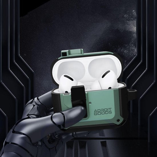 Robot hand die een groen AdroitGoods oplaaddoosje met witte draadloze oordopjes vasthoudt