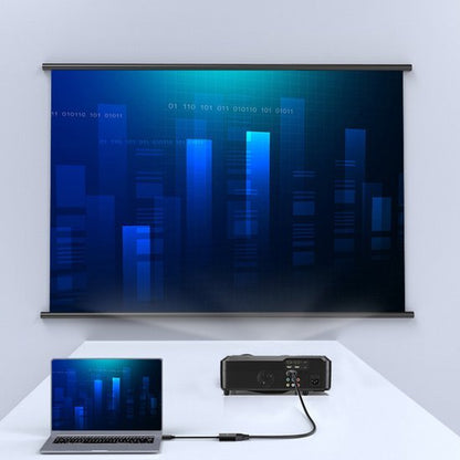 laptop verbonden met projector toont blauwe grafiek op scherm in modern kantoor