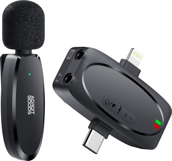 zwarte draadloze microfoon met foam windkap en audio-adapter met knoppen en aansluitingen