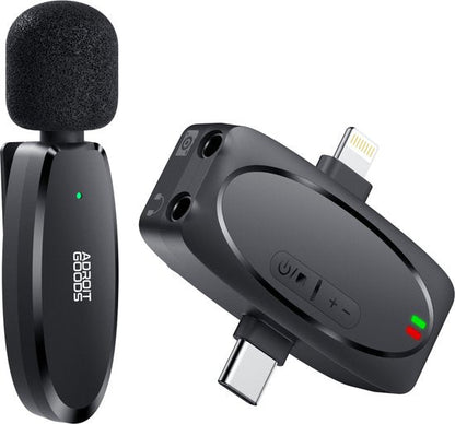 zwarte draadloze microfoon met foam windkap en audio-adapter met knoppen en aansluitingen