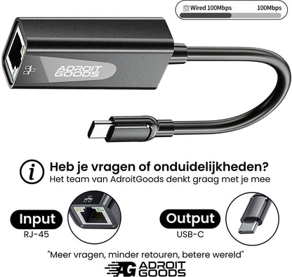 Zwarte AdroitGoods USB-C naar RJ-45 adapter voor bekabelde 100Mbps netwerkverbinding.