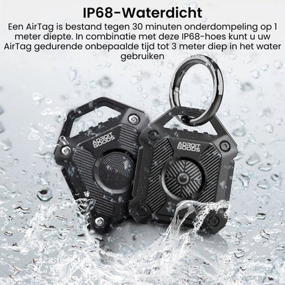 Twee zwarte duurzame waterdichte beschermhoezen voor AirTags onder stromend water met spatbescherming.