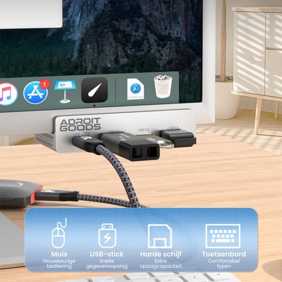 Adapter voor USB-stick, harde schijf en toetsenbord aangesloten op computer monitor