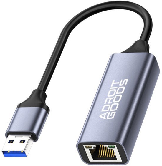 Zilverkleurige USB-naar-Ethernet-adapter met zwart snoer en AdroitGoods logo zichtbaar.