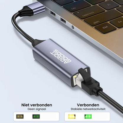 Grijze netwerkadapter aangesloten op laptop met statusindicator voor verbinding en signaalsterkte.