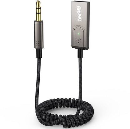 zwart krulsnoer met 3,5 mm audiojack en rechthoekige adapter met ledindicator