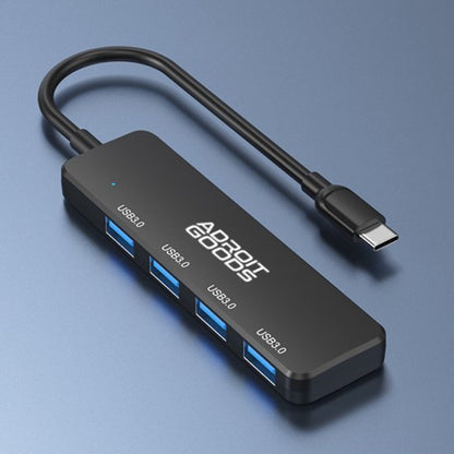 zwarte AdroitGoods USB hub met vier blauwe USB 3.0 poorten en USB-C aansluiting
