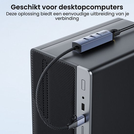 USB-hub met meerdere poorten aangesloten op desktopsysteem voor eenvoudige verbinding uitbreiding