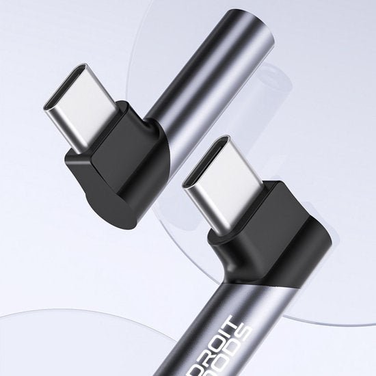 Twee hoekige USB-C adapters met een metalen behuizing en zwarte kunststof uiteinden.