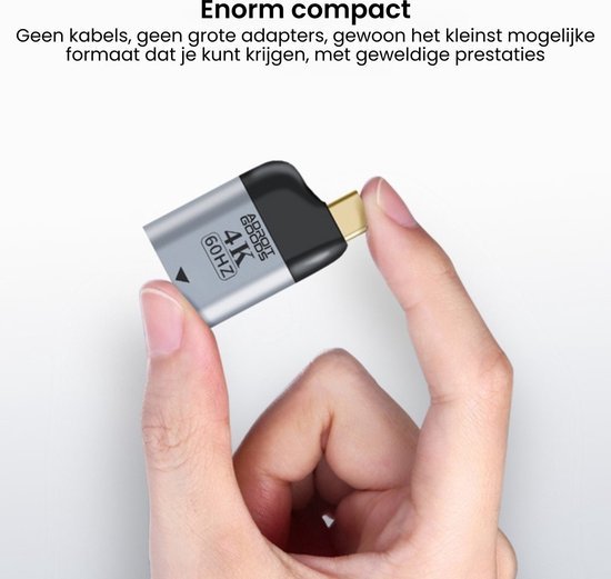 Hand houdt compact zilverkleurig apparaatje met gouden connector en tekst 4K 60Hz vast