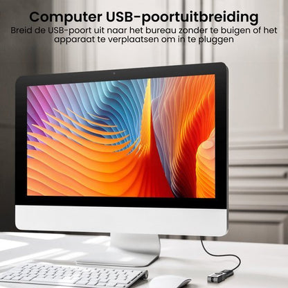Computer op bureau met kleurrijk scherm en USB-poortuitbreiding aangesloten
